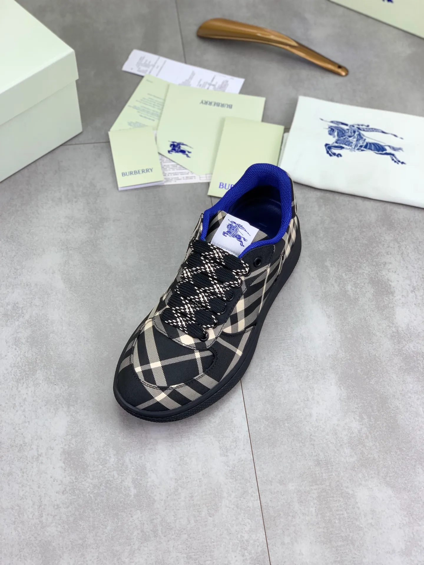 Factory price P580 [BURBERRY] Burberry - High-end quality original order (couples 🧑‍🤝‍🧑 style) - Upper: imported 🔝 original material - Lining: cowhide lining, feet; water-dyed cowhide - Outsole: ultra-light TPR rubber; two-color molded outsole - Ultra-high quality control, fine workmanship: highlighted (high-end, extravagance, grade) -Size: 35-46 (male 38 46 Female 35 40 Customized)·Color: 5️⃣colors available